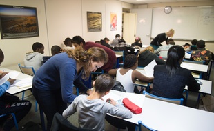 Les mineurs isolés sont scolarisés dans des classes spéciales, ici à Paris en 2015.