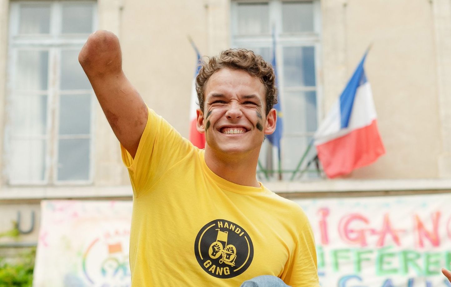 Slam » : Le nageur handisport Théo Curin remplace Cyril Féraud à  l'animation du jeu de France 3
