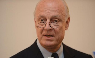 Staffan de Mistura durant une conférence de presse à New Delhi le 22 mars 2013