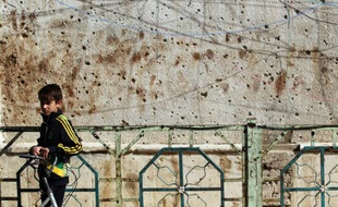 Un mur de la mosquée Rasul al-Azam criblé de balles, à Bagdad le 26 février 2016