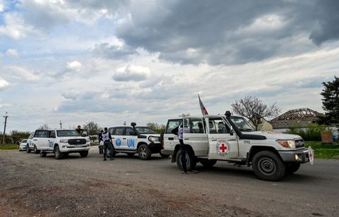 Guerre en Ukraine : Une frappe russe sur un convoi humanitaire de l'ONU, trois morts dans une autre frappe à Kherson