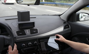Illustration. Voiture avec radar embarqué.