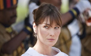 L'ex-première dame de France, Carla Bruni-Sarkozy, photographiée le 7 décembre 2010 à Bombay