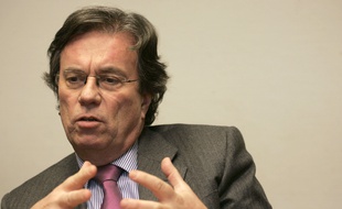 Claude Evin, ancien ministre de la Santé, lors du point presse sur l'affaire des irradiés du CHU de Rangueil et du procès de l'association "SOS Irradiés 31" à Toulouse, le 31 janvier 2008.