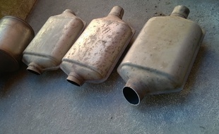 Les deux voleurs avaient fait main basse sur quatre pots d'échappement.