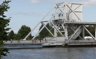 Le Pegasus Bridge situé à Bénouville, en Normandie.