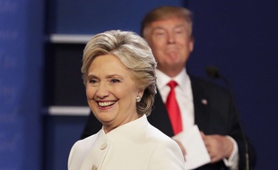Hillary Clinton et Donald Trump à la fin du troisième et dernier débat télévisé, le 19 octobre 2016.
