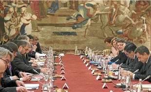 Hier, lors du sommet sur la crise qui se tenait à l'Elysée.