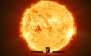 La sonde Solar Orbiter, face au Soleil.