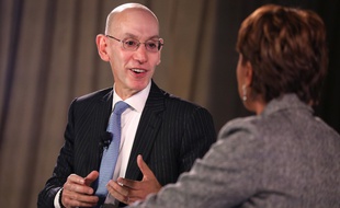 Adam Silver face à une journaliste du magazine Time.
