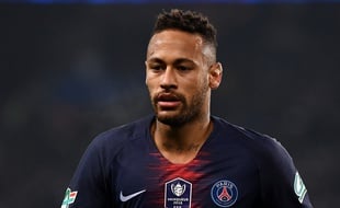 Image rare de Neymar sur un terrain de football