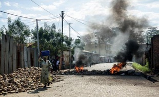Une barricade dans le centre de Bujumbura, le 14 mai 2015