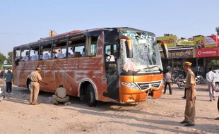 Les 34 touristes français blessés, dont cinq grièvement, dans un accident de car lundi en Inde, formaient un groupe originaire de Montluçon parti en vacances avec les œuvres sociales de la ville, selon la préfecture de l'Allier.