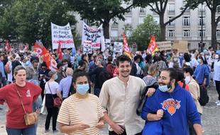 La manifestation du 16 juin pour réclamer plus de moyens pour l'hôpital public à Paris.