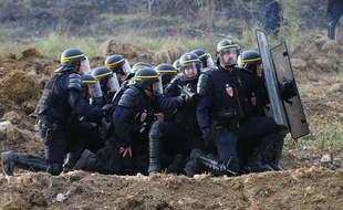 Des CRS sur le site du barrage de Sivens , samedi 25 octobre 2014 FRED SCHEIBER/SIPA/