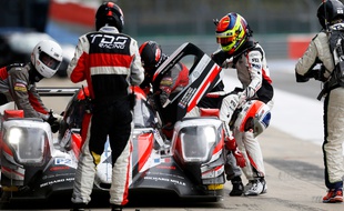 Arrêt au stand de TDS Racing à la WEC SILVERSTONE en avril 2017.