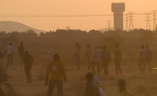 Les travailleurs se sont rendus par milliers jeudi matin à la mine de platine de Marikana, au nord de l'Afrique du Sud, mettant fin à six semaines d'une grève très dure qui a fait 46 morts, ont constaté des journalistes de l'AFP.