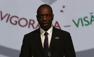 Le Premier ministre mozambicain Carlos Agostinho do Rosario, lors d'une visite officielles en Inde, à New Delhi, le 29 octobre 2015