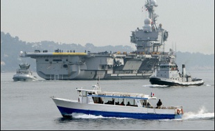 Flanqué d'une escorte navale et aéroportée, dont un navire de la Royal Navy, le porte-avions Charles-de-Gaulle a pris la mer vendredi pour une mission d'un peu plus de trois mois au Moyen-Orient et dans l'océan Indien, dans le cadre des opérations biennales franco-britanniques.