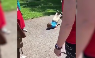 Ce gamin est hyper doué en danse.