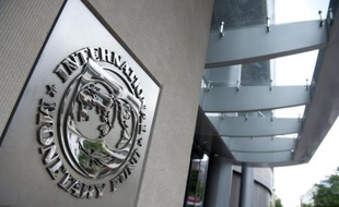 Le FMI a repoussé d'un an, jusqu'en janvier 2015, un audit général sur sa gouvernance en raison du blocage par les Etats-Unis d'une précédente réforme renforçant le poids des pays émergents, selon un communiqué publié jeudi.