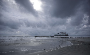 Le ciel de Daytona Beach en Floride alors que l'ouragan Matthew approche, le 6 octobre 2016