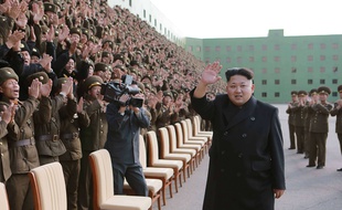 Le président nord-coréen Kim Jong-Un lors d'une cérémonie militaire le 5 novembre 2014.