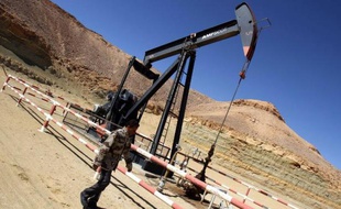Le gouvernement libyen menace de faire usage de la force pour rétablir l'ordre dans le secteur pétrolier, poumon économique du pays agité par des mouvements de protestation qui ont fait chuter la production de brut.