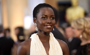 Lupita Nyong'o à la cérémonie des Oscars, le 22 février 2015, à Los Angeles.