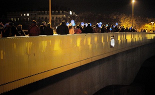 En 2014 à Lyon, lors de la marche des lumières contre le cancer organisée par le centre Léon-Bérard.