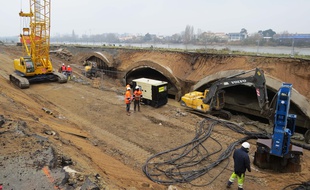Travaux de renforcement du quai Wilson sur l'île de Nantes.