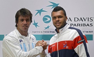 Menée par Tsonga et Simon après le forfait de Gasquet, la France aborde sereinement son quart de finale de Coupe Davis contre l'Argentine, privée de son meilleur joueur Del Potro, de vendredi à dimanche, sur la terre battue de Buenos Aires.