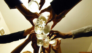 Une soirée, entre amis (illustration)