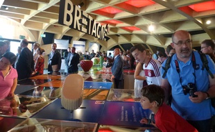 Des centaines de produits bretons sont exposés pendant quinze jours au sein du pavillon France.