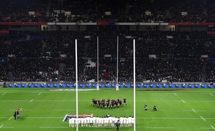 Près de 59.000 spectateurs sont présents dans le formidable outil lyonnais ce mardi.