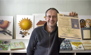 L'éditeur Frédéric Lisak introduit la notion de développement durable à tous les niveaux.