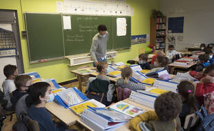 Dans un rapport, l'OCDE pointe du doigt la faible augmentation des salaires des professeurs en France par rapport à la moyenne de ses pays membres. (Illustration)