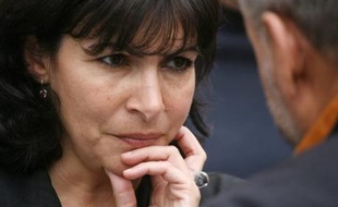 Anne Hidalgo, première adjointe PS au maire de Paris Bertrand Delanoë estime que pour les élections municipales de 2008 à Paris "l'objectif, c'est la parité".