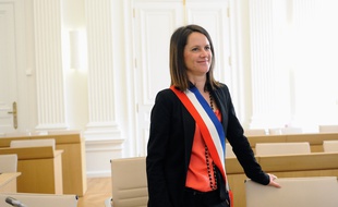 Johanna Rolland a été élue maire par le conseil municipal de Nantes, le 04 04 2014.