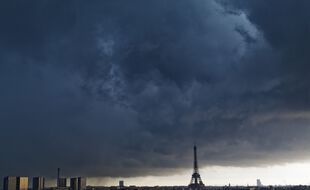 Paris sous un gros nuage, le 4 juin 2021.