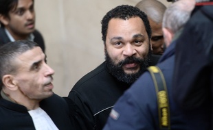 Dieudonné, à son arrivée au tribunal correctionnel de Paris, le 28 janvier 2015.