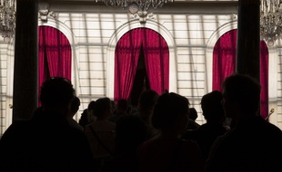 Depuis quelques années, l'Internet et la réalité virtuelle ont véritablement investi l’univers du patrimoine, proposant des contenus librement accessibles au grand public.