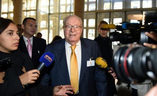 L'ancien président du Front National (FN), Jean-Marie Le Pen, le 16 octobre 2015 à Marseille