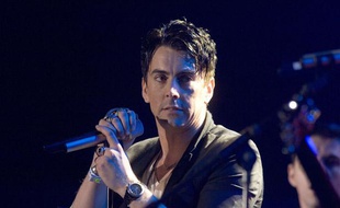 Ian Watkins des Lostprophets lors d'un concert au Millennium Stadium de Cardiff au Pays de Galles en septembre 2010.