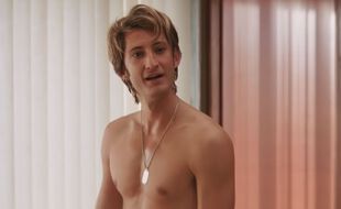 Pierre Niney n'a pas froid aux yeux dans « OSS 117 »