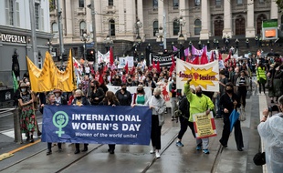 Manifestation à Melbourne pour la journée internationale des droit des femmes, le 8 mars 2021.
