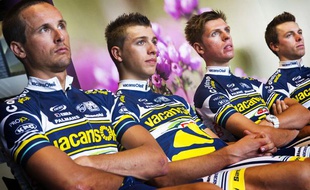 Les coureurs de l'équipe Vacansoleil, lors de la présentation de l'équipe à Porto Vecchio, le 27 juin 2013 avant le départ du Tour de France.