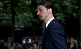 Zlatan Ibrahimovic à son arrivée aux Trophées de l'UNFP, le 8 mai 2016 à Paris.