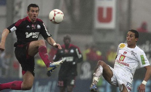Le milieu marseillais Joey Barton (en noir) lors de la victoire de l'OM à Brest, le 2 décembre 2012.