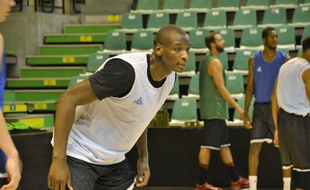 Bandja Sy, ici lors d'un entraînement cet été avec l'Asvel à l'Astroballe.